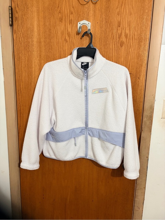 Nike Jackets & Blazers - Nike Women's White Sherpa Jacket with Blue Trim